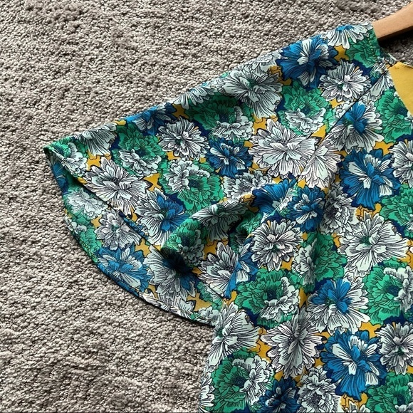 NWT BR Factory Blue Print Flora Cutout Flutter Top - Picture 6 of 10